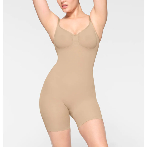 SKIMS  Seamless Sculpt Bodysuit in CLAY Small/Medium NWOT - Picture 1 of 11